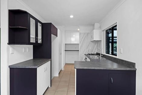 Photo of property in 69a Awaroa Road, Sunnyvale, Auckland, 0612