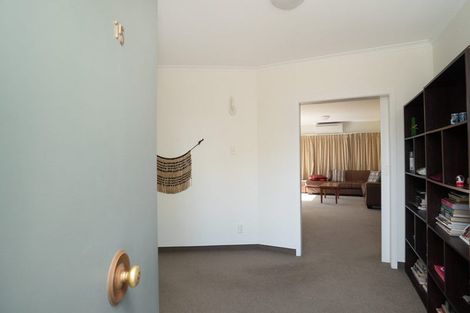 Photo of property in 15 Raglan Avenue, Cloverlea, Palmerston North, 4412