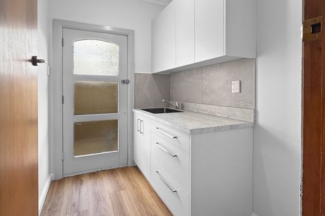 Photo of property in 24 Milverton Avenue, Hokowhitu, Palmerston North, 4410