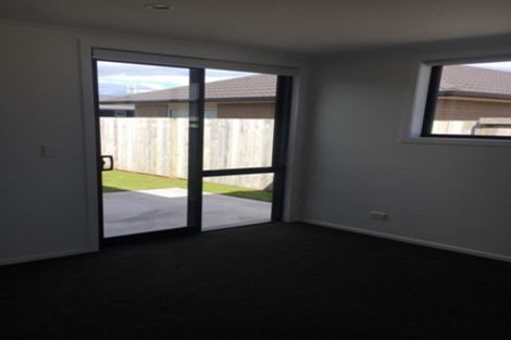 Photo of property in 37 Livingstone Drive, Papamoa Beach, Papamoa, 3118