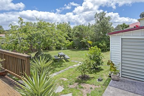 Photo of property in 5 Glucina Place, Glen Eden, Auckland, 0602