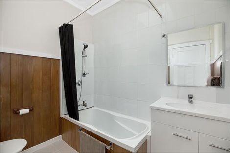 Photo of property in 1/275 Great North Road, Henderson, Auckland, 0612
