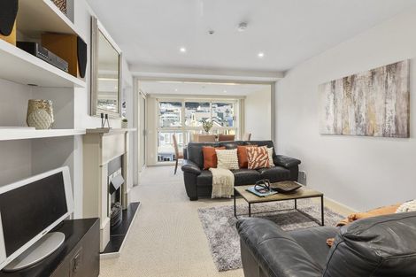 Photo of property in 4e/5 Kent Terrace, Mount Victoria, Wellington, 6011