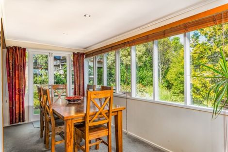 Photo of property in 21 Robert Burke Place, Henderson, Auckland, 0612