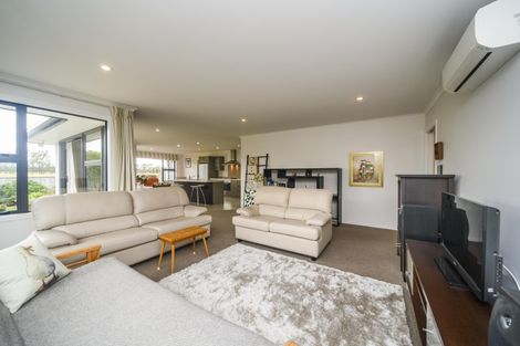 Photo of property in 7 The Oaks, Awapuni, Palmerston North, 4412