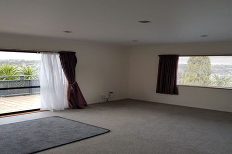 Photo of property in 2/15 Witheford Drive, Bayview, Auckland, 0629