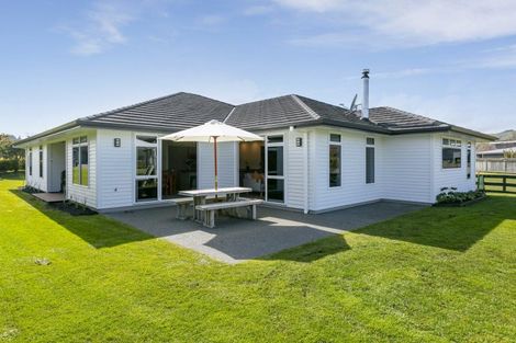 Photo of property in 19 Montgomery Crescent, Kinloch, Taupo, 3377