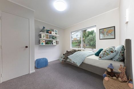 Photo of property in 18 Sarona Avenue, Glen Eden, Auckland, 0602