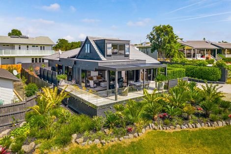 Photo of property in 10 York Terrace, Riverhead, 0820