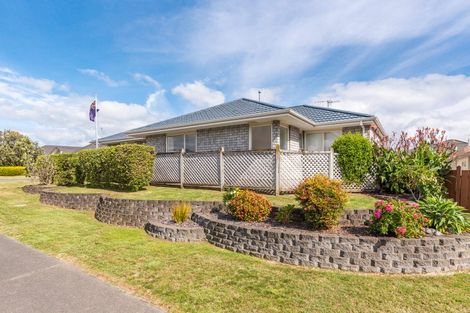 Photo of property in 28 Realm Drive, Paraparaumu, 5032