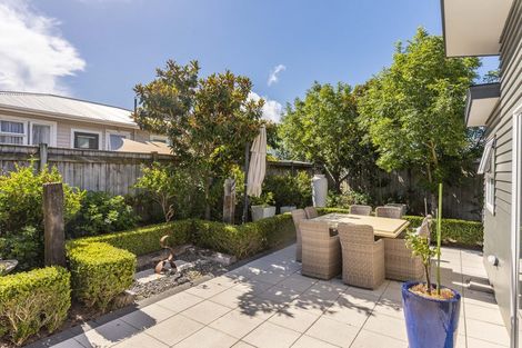 Photo of property in 11 Metzenthin Close, Raumati South, Paraparaumu, 5032