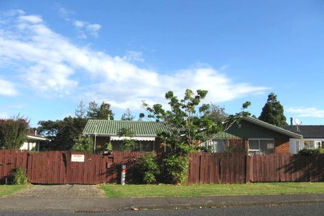 Photo of property in 46 Lantana Road, Green Bay, Auckland, 0604
