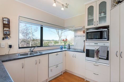 Photo of property in 16a White Swan Road, Mount Roskill, Auckland, 1041