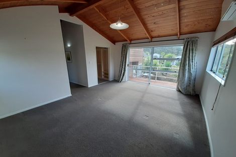 Photo of property in 14 La Roche Place, Northcote, Auckland, 0627