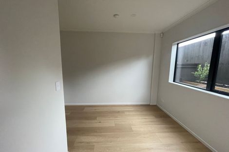 Photo of property in 8d Minaret Drive, Bucklands Beach, Auckland, 2014