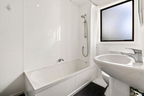 Photo of property in 11b Clinton Way, Kingston, Wellington, 6021