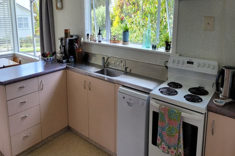 Photo of property in 7 Margaret Place, Merrilands, New Plymouth, 4312