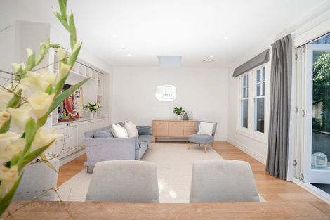 Photo of property in 60 Hawker Street, Mount Victoria, Wellington, 6011