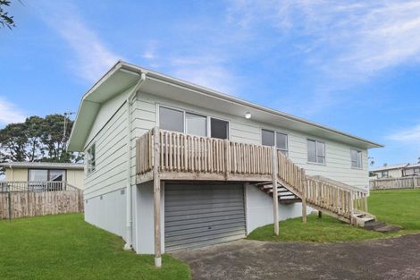 Photo of property in 5 Flaunty Place, West Harbour, Auckland, 0618