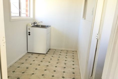 Photo of property in 5 Paton Avenue, Te Atatu South, Auckland, 0610