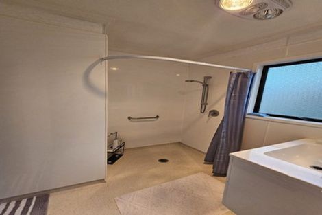 Photo of property in 68 Waiwaka Terrace, Strandon, New Plymouth, 4312