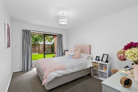 Photo of property in 242 Memorial Avenue, Burnside, Christchurch, 8053