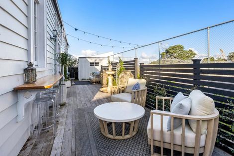 Photo of property in 95a Calliope Road, Stanley Point, Auckland, 0624