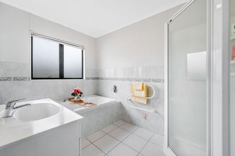 Photo of property in 17 Annalong Road, Dannemora, Auckland, 2016