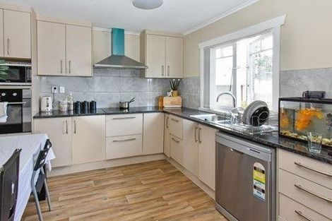 Photo of property in 32 Marr Road, Manurewa, Auckland, 2102