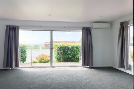 Photo of property in 2 Eyre Street, Henderson, Auckland, 0612