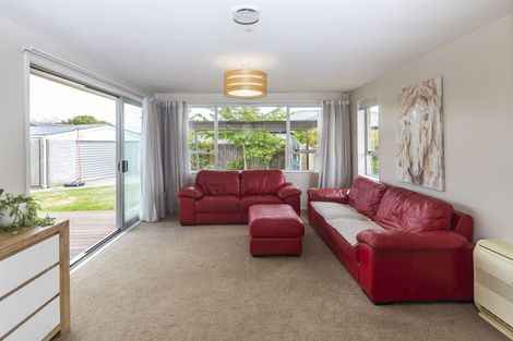Photo of property in 5 Royal Park Drive, Parklands, Christchurch, 8083