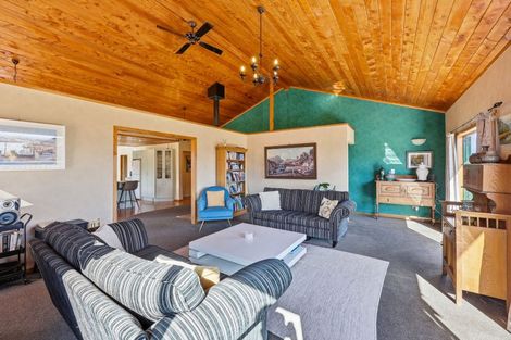 Photo of property in 166 Torkar Road, Clarks Beach, 2122