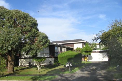 Photo of property in 8 Chatswood Grove, Chatswood, Auckland, 0626