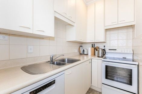 Photo of property in Rona House, 33 Rimu Street, Eastbourne, Lower Hutt, 5013