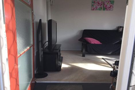 Photo of property in 1/39 Manuka Road, Bayview, Auckland, 0629