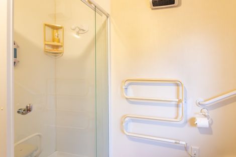 Photo of property in 2/215 Memorial Avenue, Burnside, Christchurch, 8053