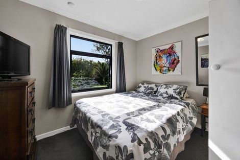 Photo of property in 6 Moana Crescent, Blagdon, New Plymouth, 4310