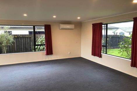 Photo of property in 20 Aspen Way, Kelvin Grove, Palmerston North, 4414