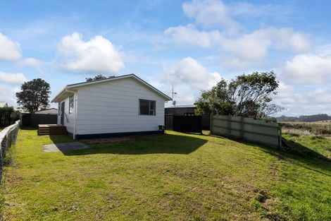 Photo of property in 42 Rutherford Drive, Waikanae Beach, Waikanae, 5036