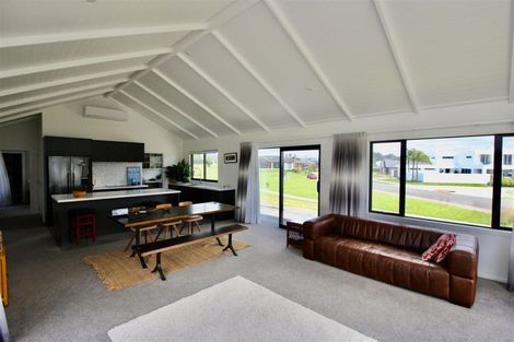 Photo of property in 70 Leeward Drive, Whitianga, 3510