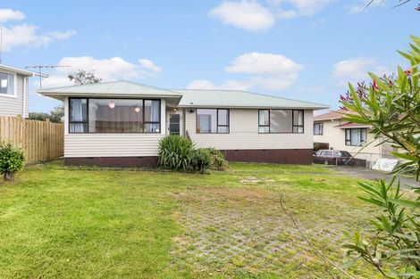 Photo of property in 34 Kirrie Avenue, Te Atatu South, Auckland, 0610