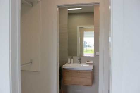 Photo of property in 18 Rauriki Lane, Rosehill, Papakura, 2113