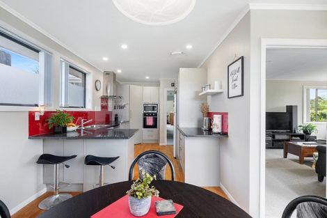 Photo of property in 16 Stonehurst Avenue, Waiuku, 2123