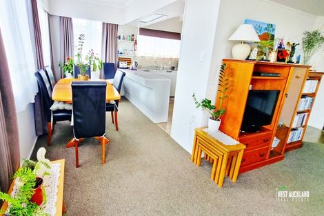 Photo of property in 24 Sherwood Avenue, Te Atatu South, Auckland, 0610