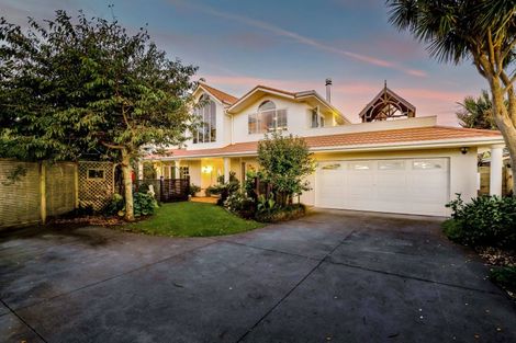 Photo of property in 30 Messenger Terrace, Oakura, 4314