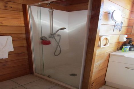 Photo of property in 22 Marina View Drive, West Harbour, Auckland, 0618