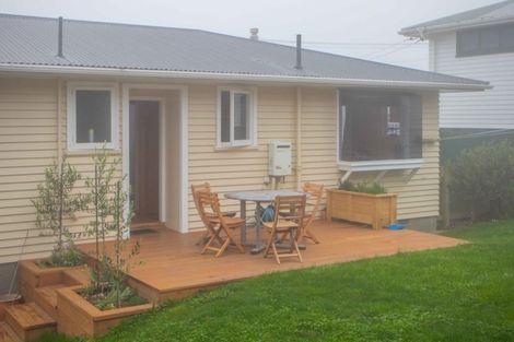 Photo of property in 20 Cotswold Crescent, Newlands, Wellington, 6037