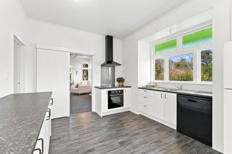 Photo of property in 1 Karewa Street, Castlecliff, Whanganui, 4501