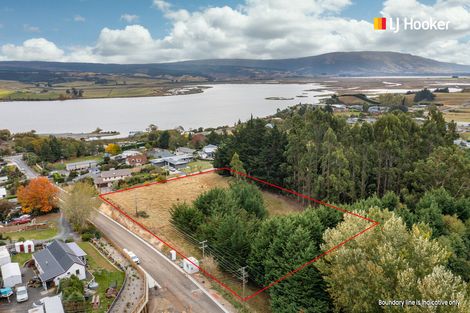 Photo of property in 10 Gull Street, Waihola, Milton, 9073