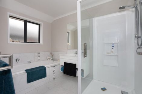 Photo of property in 8 Macdonald Heights, Feilding, 4702